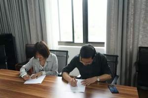 推進(jìn)幫帶結(jié)對(duì)建設(shè)，搭建成長成才大舞臺(tái) ——房總集團(tuán)導(dǎo)師傳幫帶簽訂