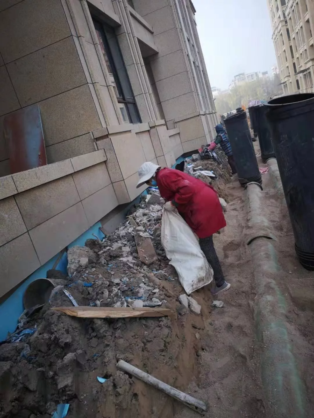 嚴(yán)格控制回填土質(zhì)量，把關(guān)房總精品工程