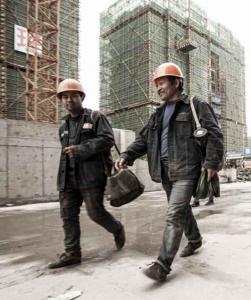 迎五四、青公益，致敬一線勞動者！今天我是房總青年志愿者