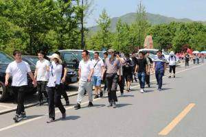 踐行“兩山”理念，彰顯青春風采 ——房總集團團委組織開展“五四”