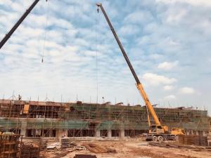 今日，PC構件配套混凝土攪拌樓主體結構順利結頂！